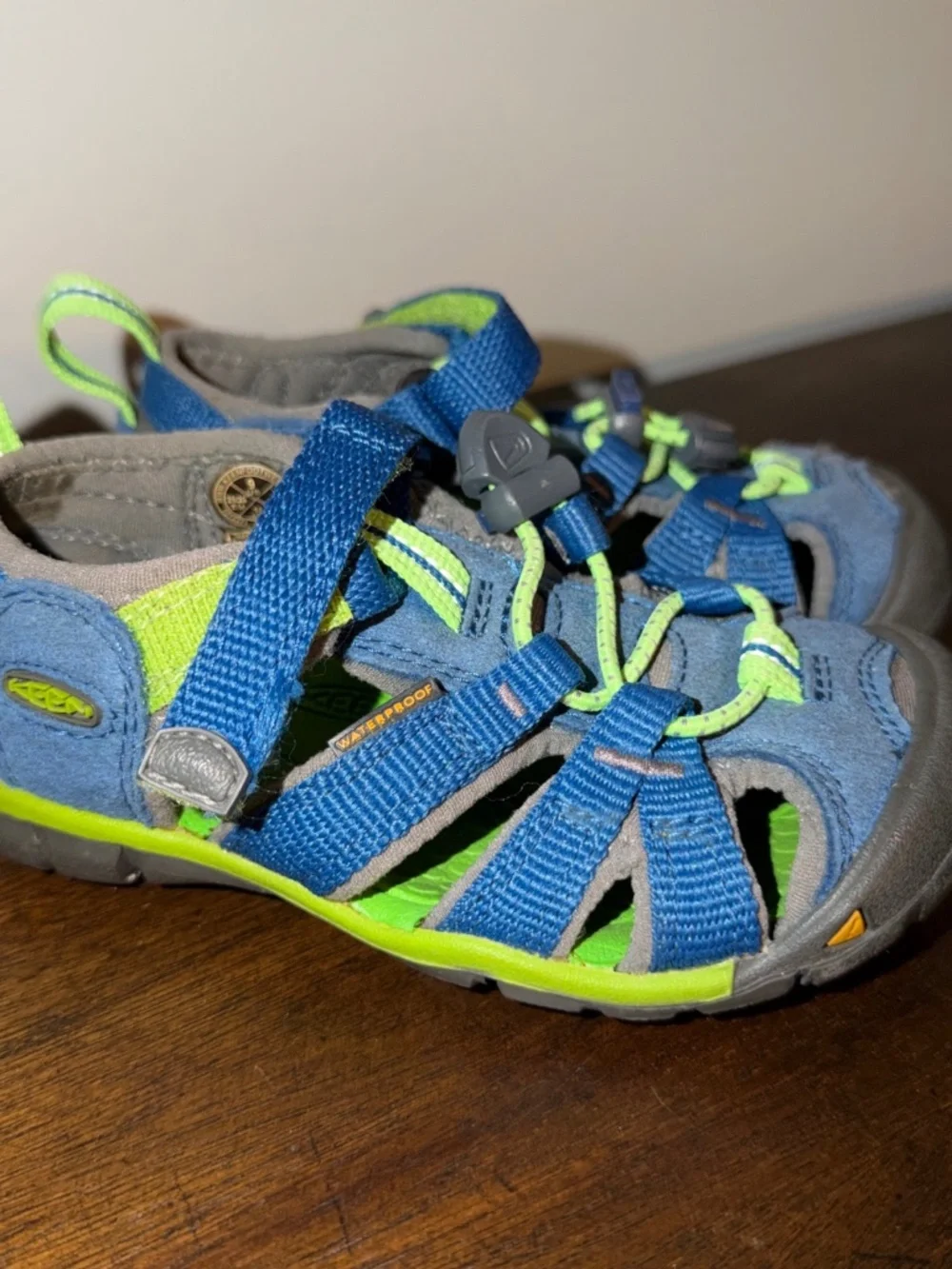 Keen Rubber Toe Newport Hiking Walking Sandals Size 9 Blue Green Waterproof